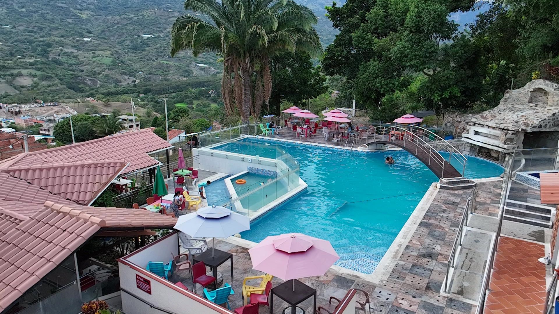 Piscinas del Club Recreacional El Pedregal en Enciso